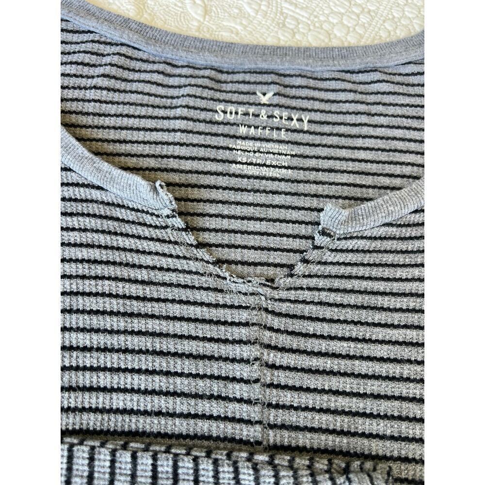 American eagle waffle gray with black stripe V-neck long sleeve, women's XS